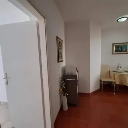 아파트마니 마린카 비스코비치 *