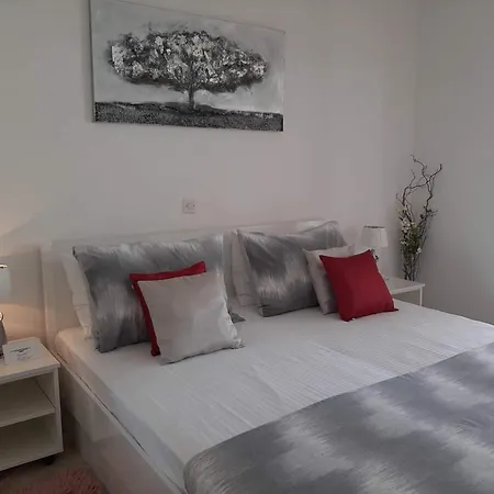 아파트마니 마린카 비스코비치 *