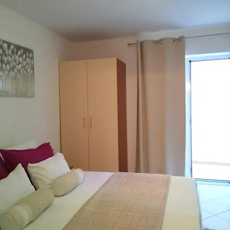 Marinka Viskovic * Hvar Town